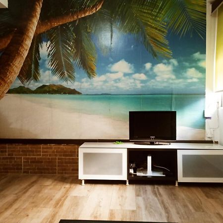 Precioso Apartamento 3 Habitaciones. Con Patio. Камас Екстериор снимка