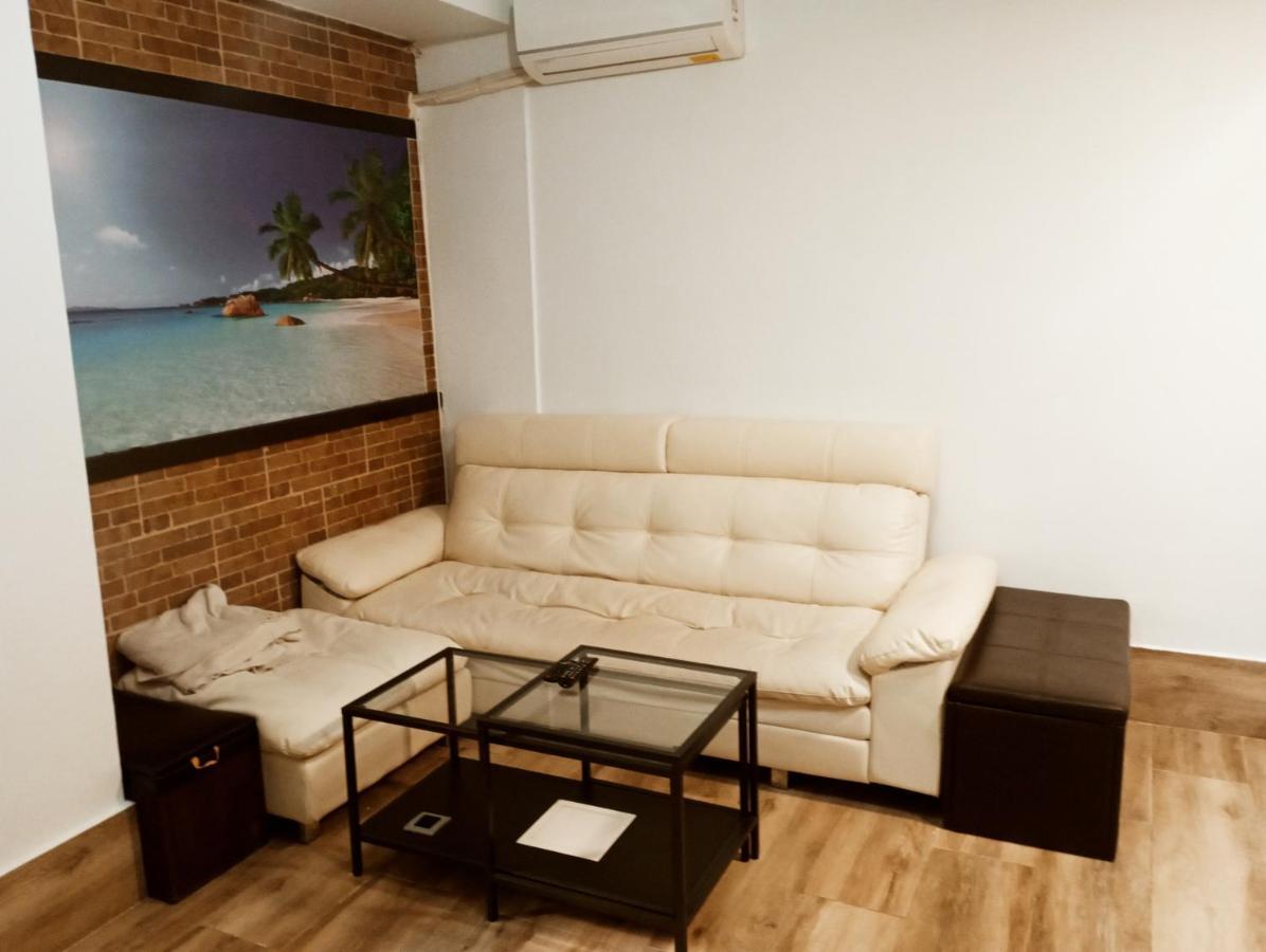 Precioso Apartamento 3 Habitaciones. Con Patio. Камас Екстериор снимка
