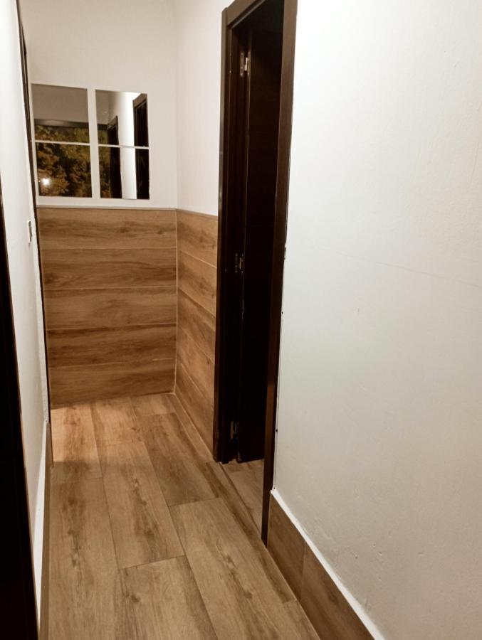Precioso Apartamento 3 Habitaciones. Con Patio. Камас Екстериор снимка